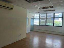 Tradehub 21 (D22), Office #531648501